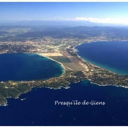 A 400 M Confort Terrasse Clim Parking * 耶尔